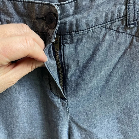 >90%OFF❣️ BCBG Maxazria Kendra Chambray Cropped Pants, 28 - Picture 12 of 12